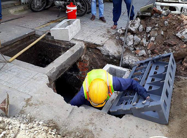 nhân viên tận tình