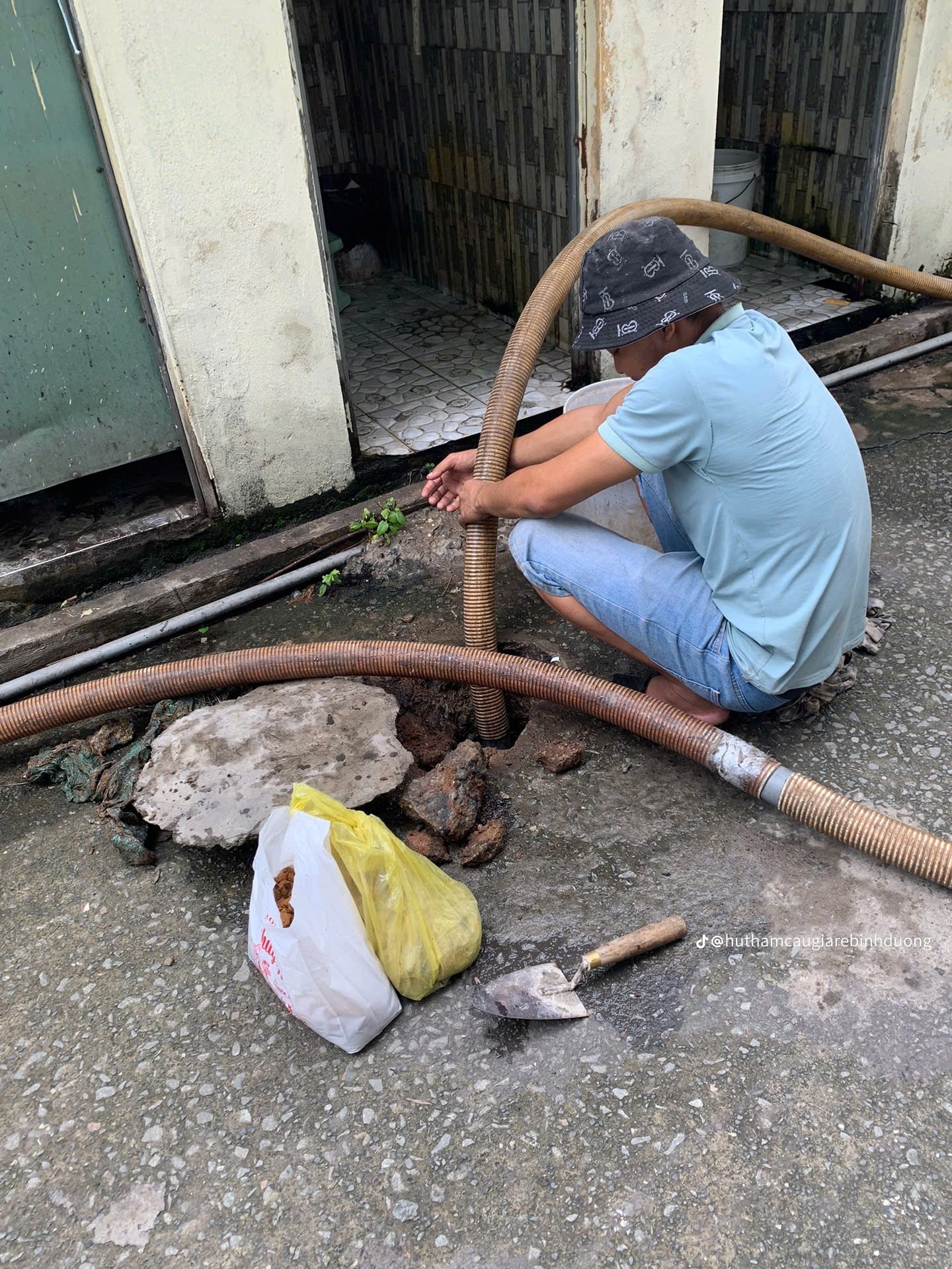 nhân viên tận tình